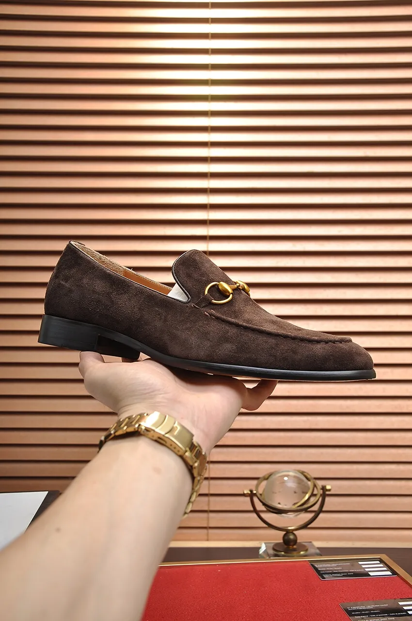 Men's men's shoes 💰500💶 [LV] (original single cowhide lining) 🍀LV's latest genuine leather business suit shoes are launched simultaneously on the official website. The first-layer cowhide imported from Italy is made of heavy gold, 💥official website 1:1 rubber outsole. Versatile to wear, high-end without losing class, and the color combination is extraordinary. This four-season style is alluring when worn on your feet, showing off your big-name flair. Standard code 38-45 (45 customized)
